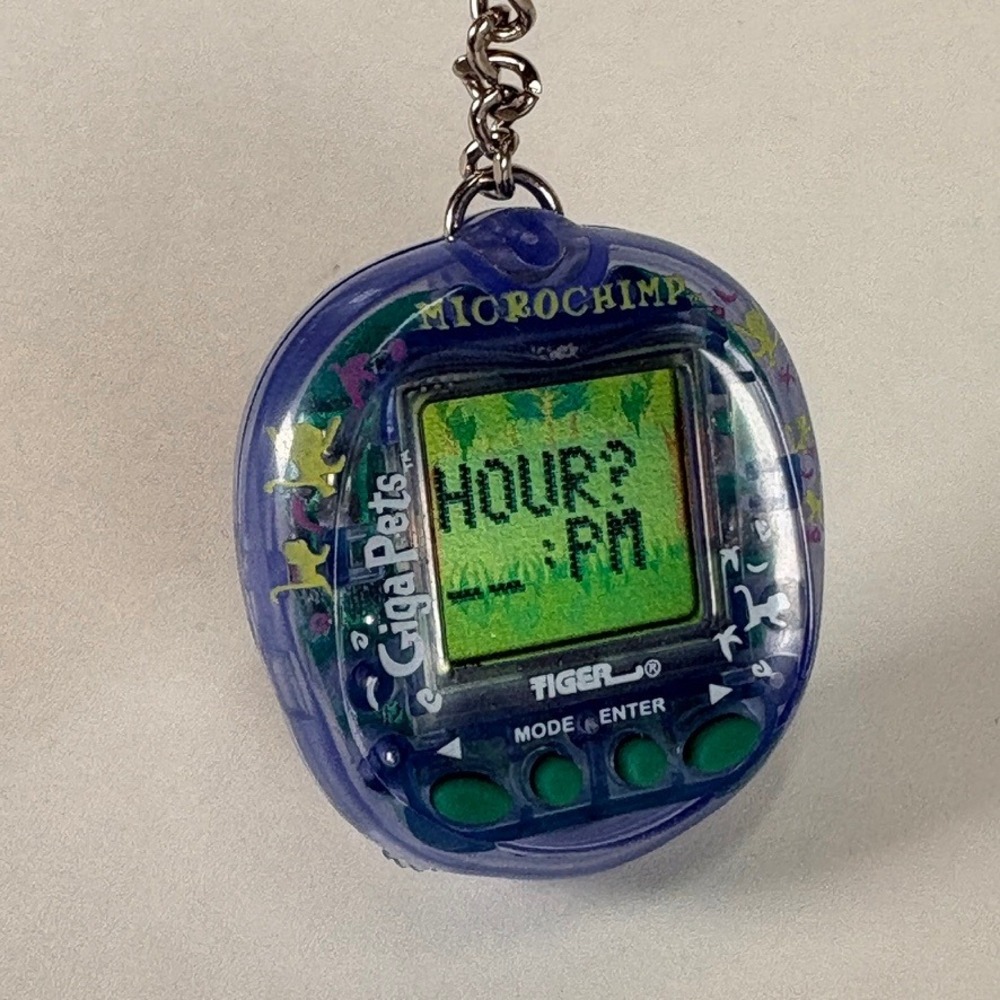 Vintage 1997 Tiger Electronics Giga Pets MicroChimp Purple Game WORKS